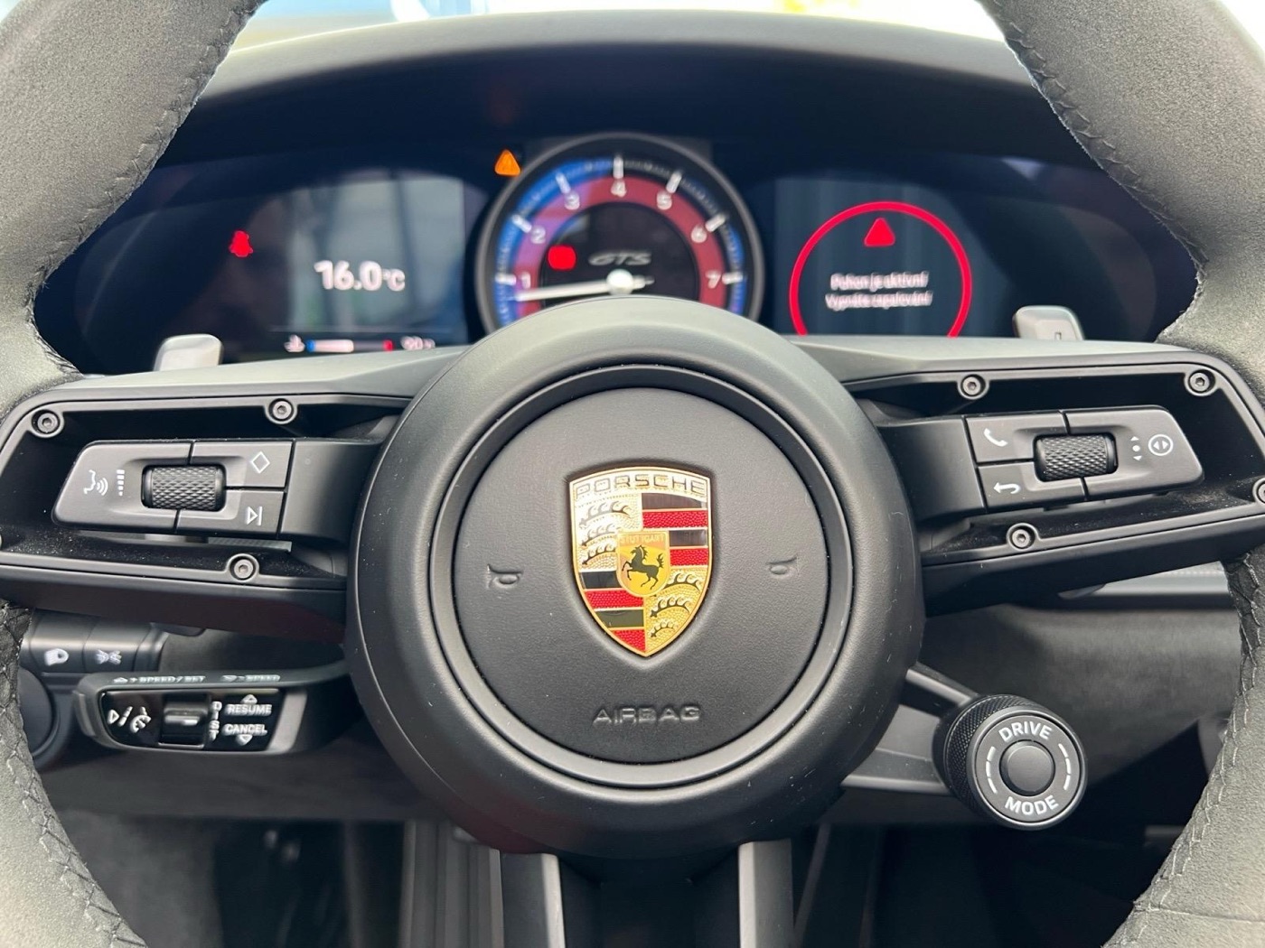 Porsche 911 interiér, budíky