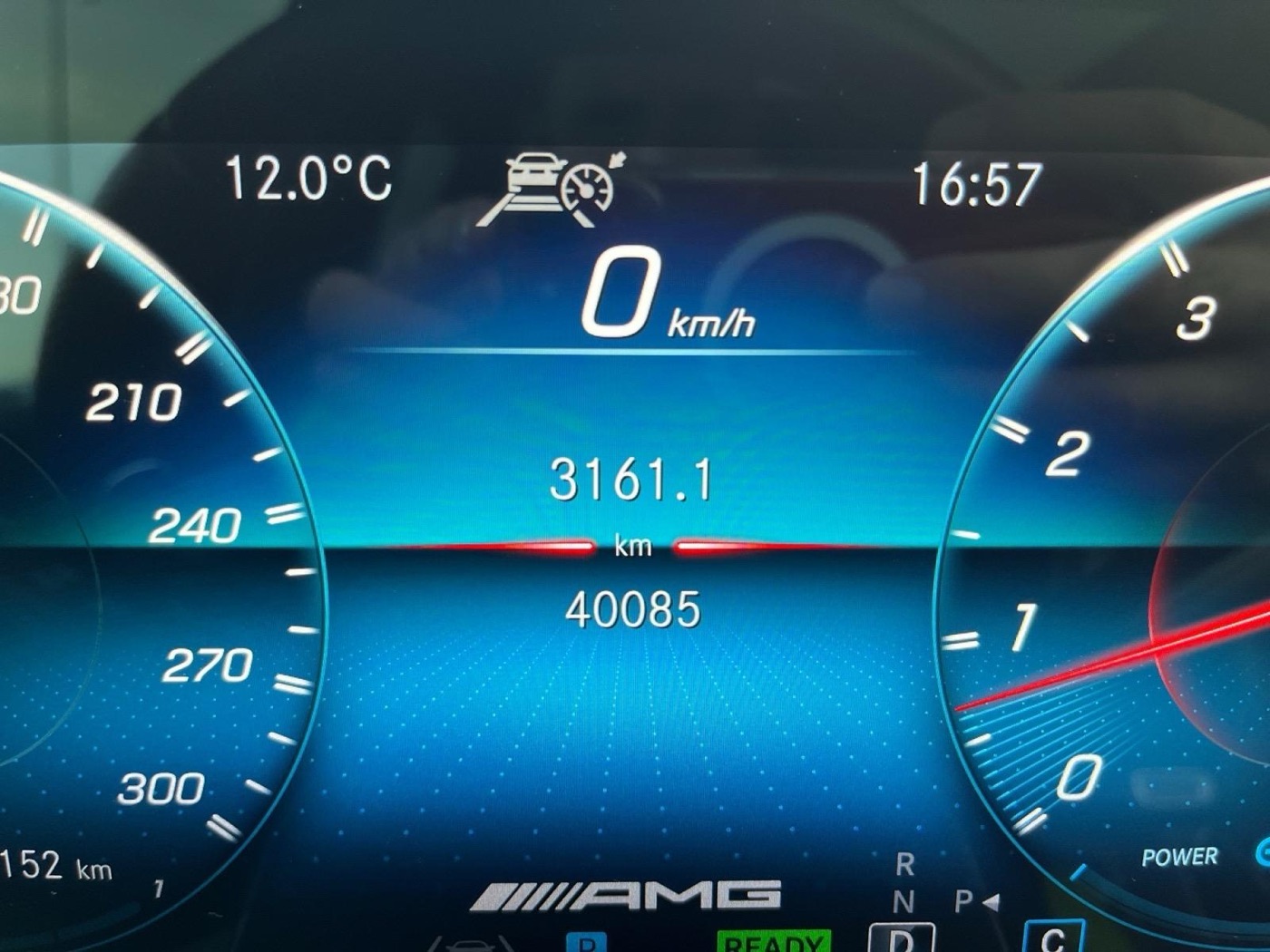 Tachometr 40 085 km